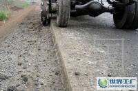 路面機(jī)械新選擇 路沿石與自來水開溝機(jī)高效作業(yè)解析